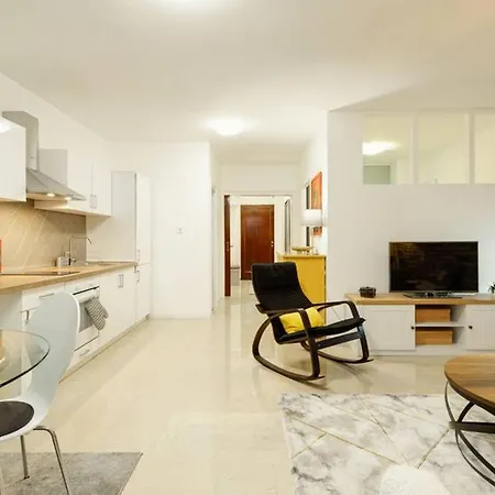 Spacious Stylish Up To 4ppl Close To Centre סלוניקי